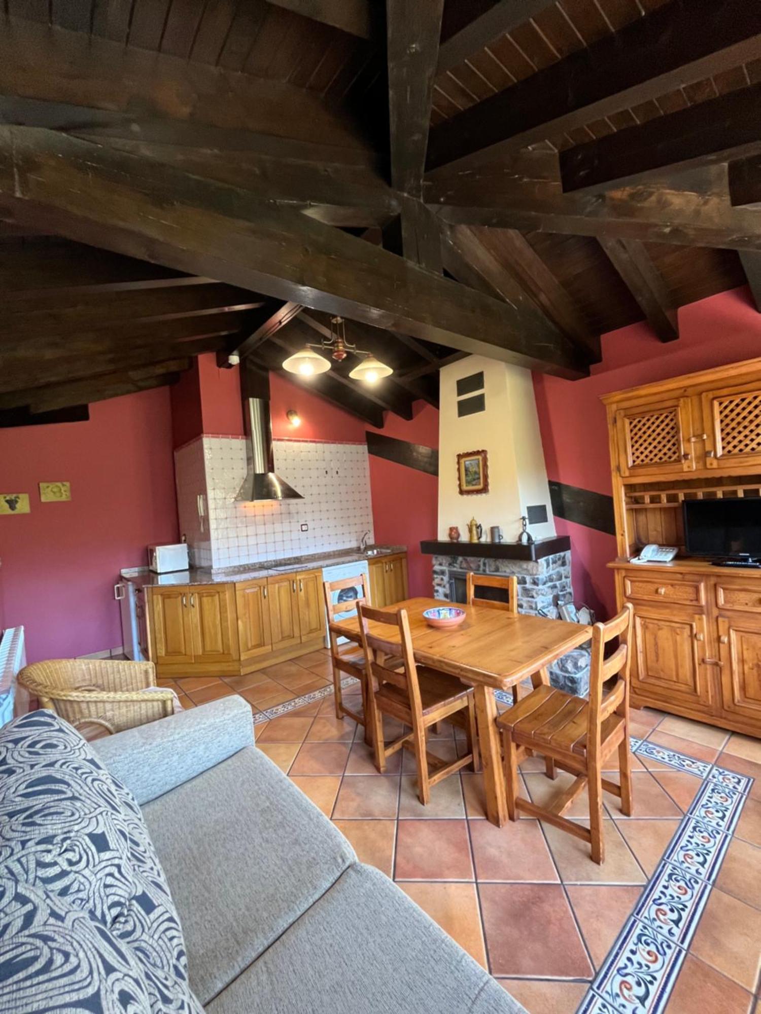 Apartamentos Turisticos Paseo De La Alameda 比利亚维西奥萨 外观 照片